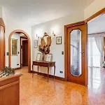 Apartmán The Elegant Penthouse - Ampio Attico Con Posto Auto Řím