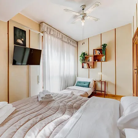 The Elegant Penthouse - Ampio Attico Con Posto Auto Apartmán *