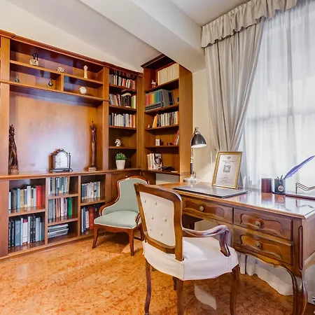 Apartmán The Elegant Penthouse - Ampio Attico Con Posto Auto Řím