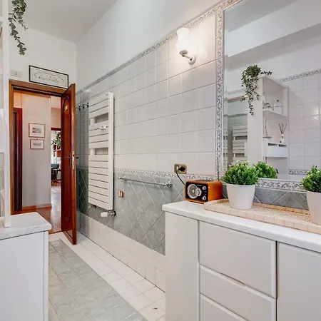 The Elegant Penthouse - Ampio Attico Con Posto Auto شقة *