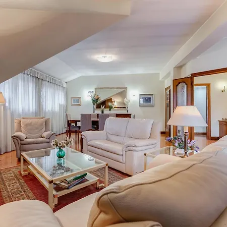 アパート The Elegant Penthouse - Ampio Attico Con Posto Auto ローマ