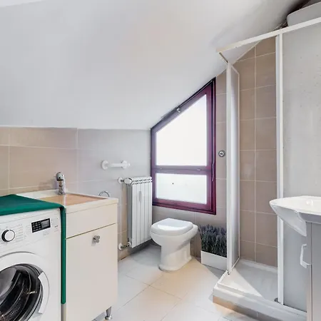 The Elegant Penthouse - Ampio Attico Con Posto Auto アパート ローマ